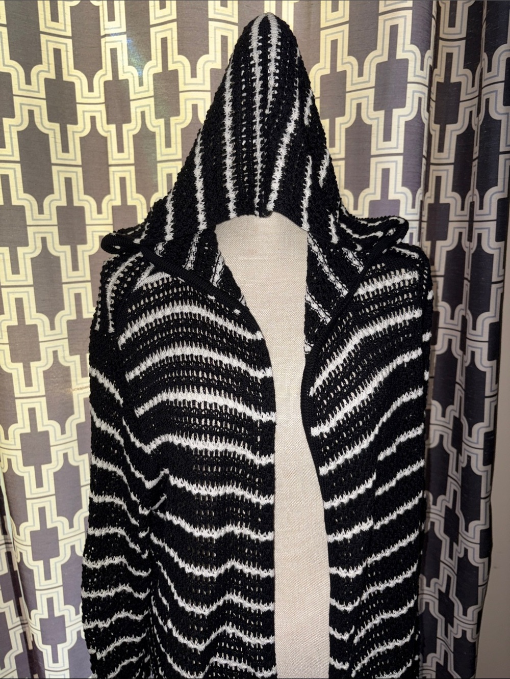 GAP Black and White Open-Front Knit Cardigan - Picture 2 of 5